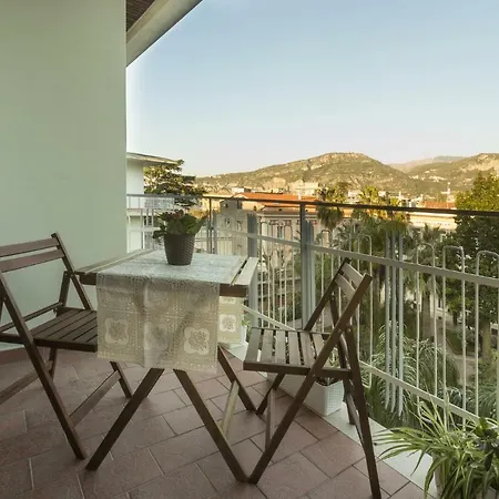 فندق مبيت وإفطار Plaza Sorrento Coast